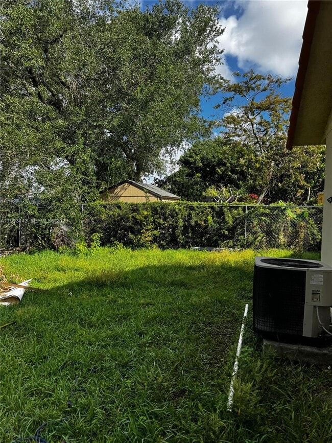 Building Photo - 2194 SW 57th Ct