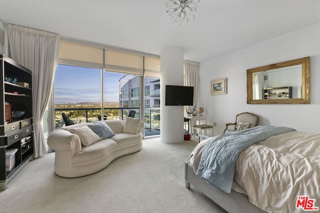 Building Photo - 13650 Marina Pointe Dr