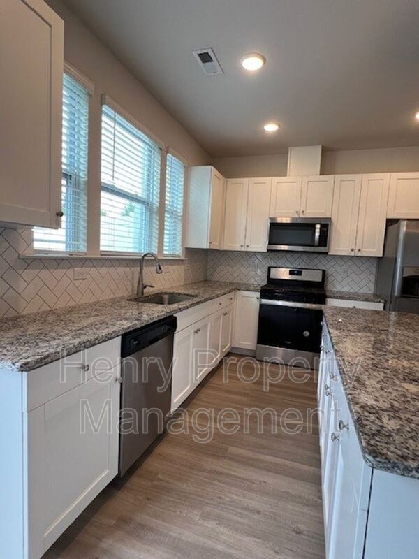 Building Photo - 775 Amarra Dr