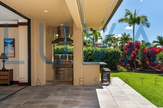 Building Photo - 4 bedroom 3.5 bathroom home with pool