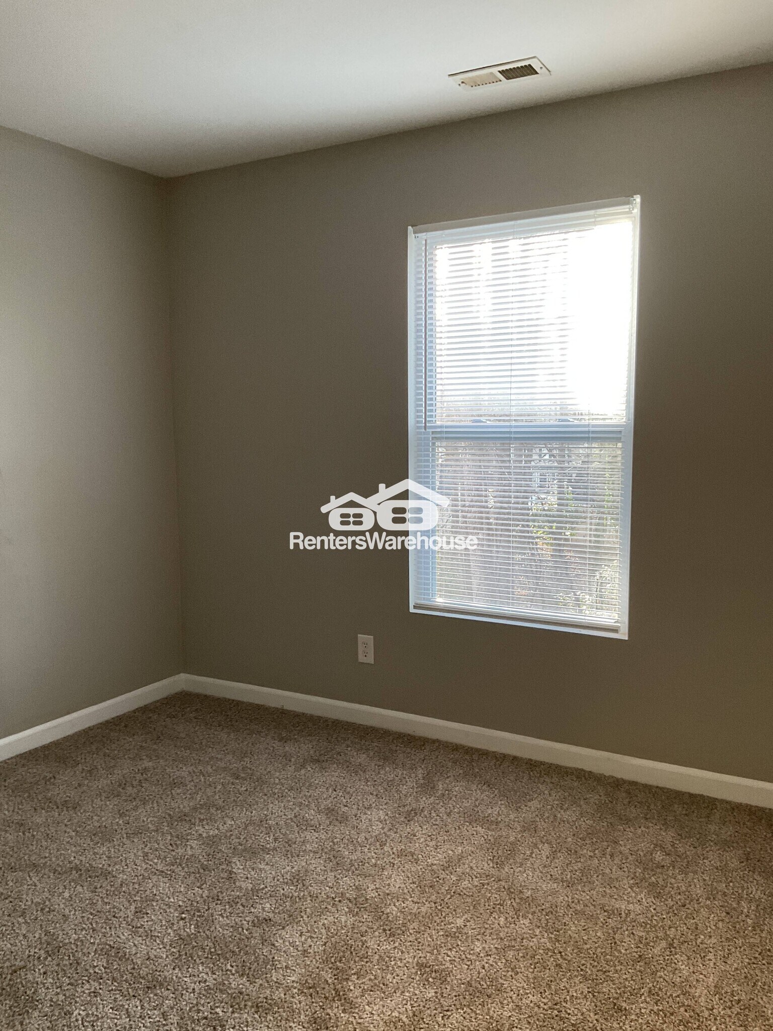 Building Photo - 3107 Meadow Knoll Dr