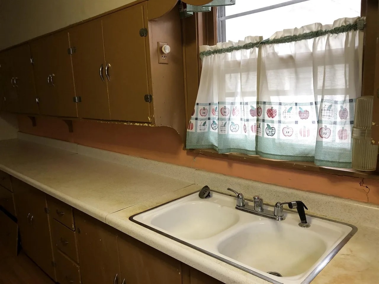 Building Photo - 209 N G St