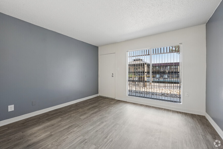 1BR, 1BA - 500SF - Living Room - Woodberry Heights
