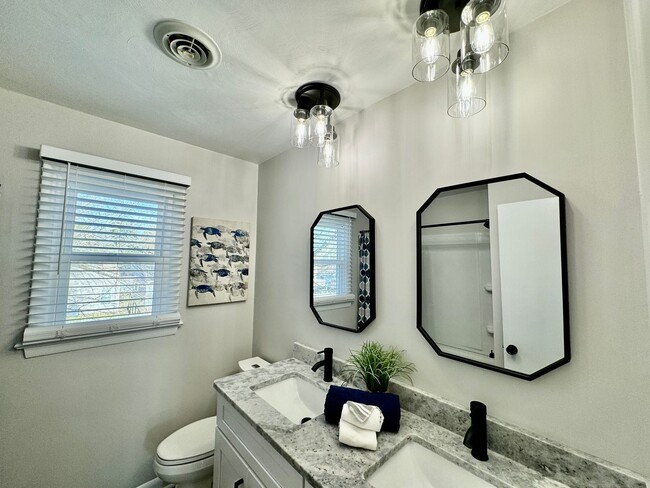 Building Photo - READY NOW!! Updated 5-Bedroom Home w/Fenced Backyard, Attached Garage  & Sunroom - Pet Friendly!