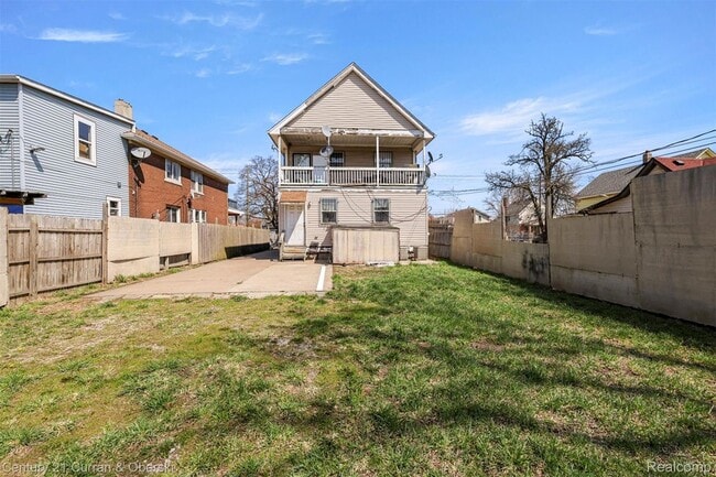 Building Photo - 1409 N Green St