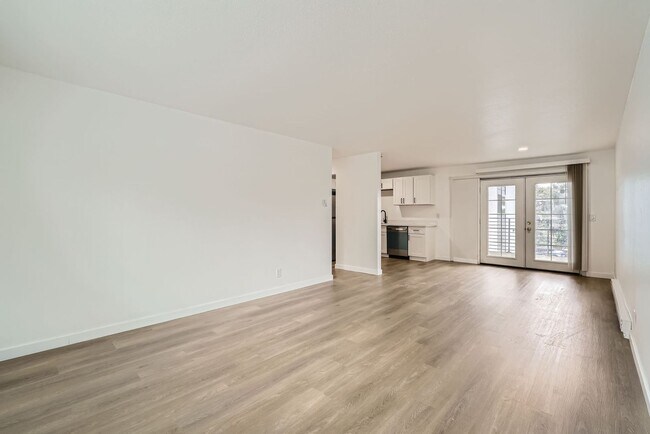 Building Photo - Spacious 1bed/1bath Apartment in West Seat...