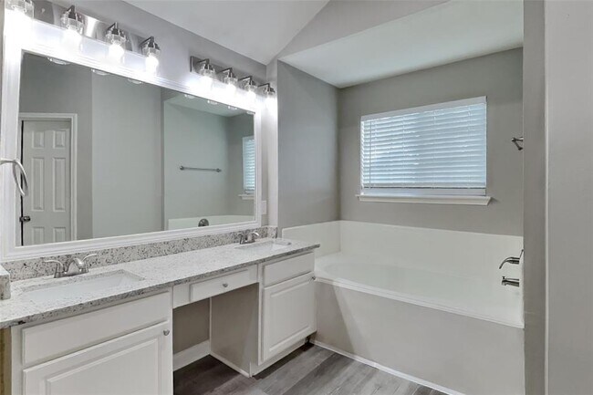 Building Photo - 18502 Dinner Creek Dr
