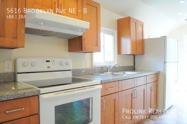 Building Photo - 5616 Brooklyn Ave NE