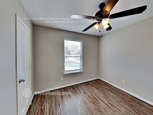 Building Photo - 3827 Middlecrest Ln