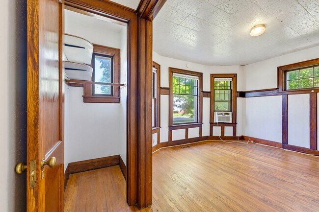 Building Photo - 6335 7th Ave