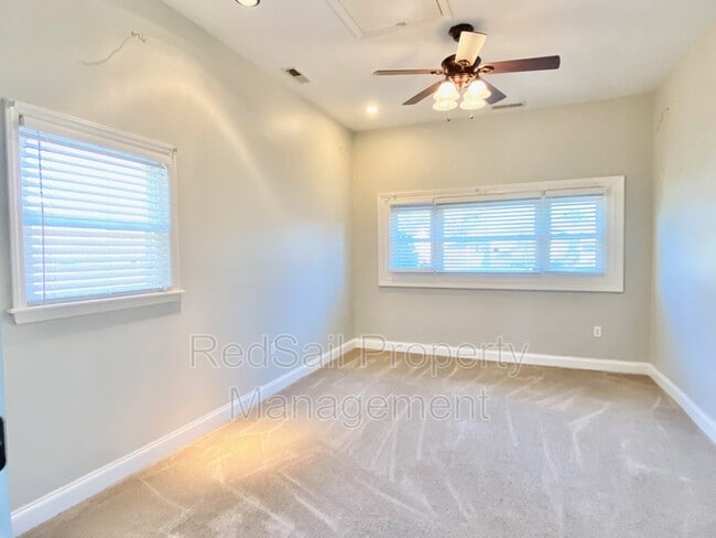 Building Photo - 617 Nottingham Dr