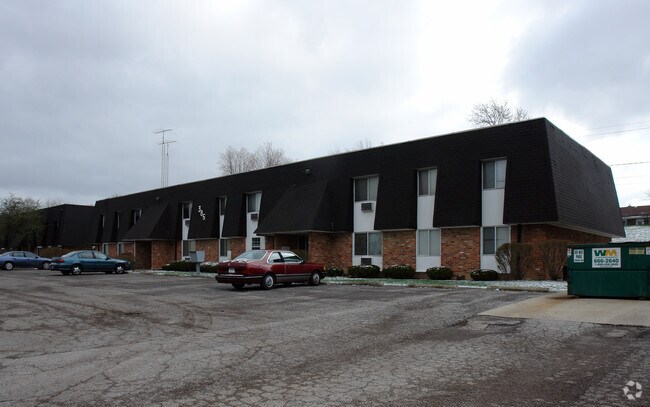 Building Photo - 365-415 Anthony Wayne Trl