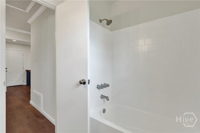 Building Photo - 2205 Iowa St
