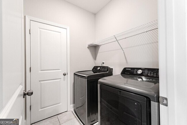 Building Photo - 5051 Pinckney Ln