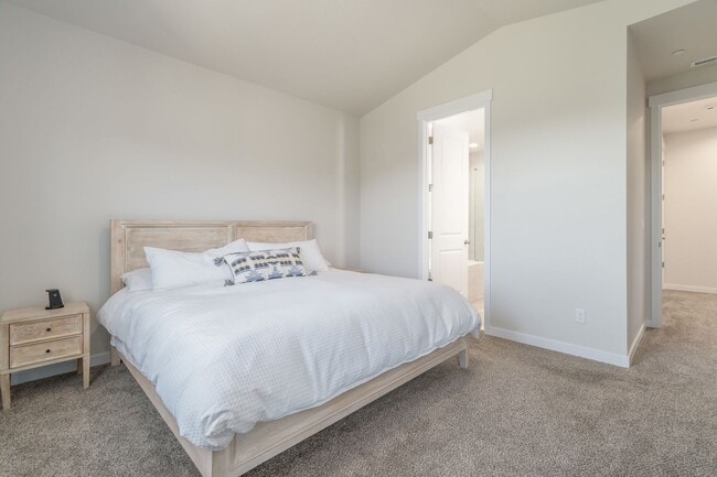 Building Photo - Gorgeous Home with a view!! Available Now!!