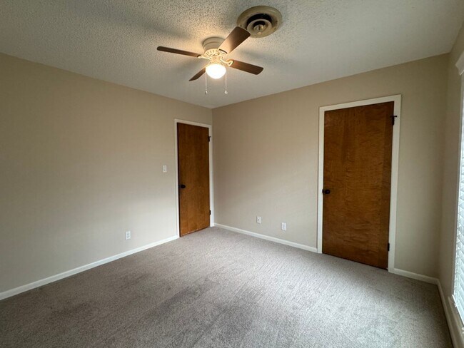 Building Photo - Available Now in Greenway Park!