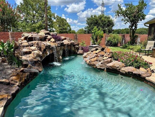 Building Photo - 7002 Greatwood Trails Ct
