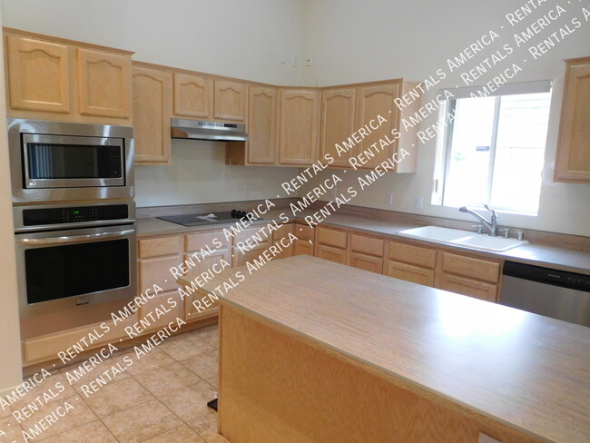 Building Photo - 5747 N 105th Ln