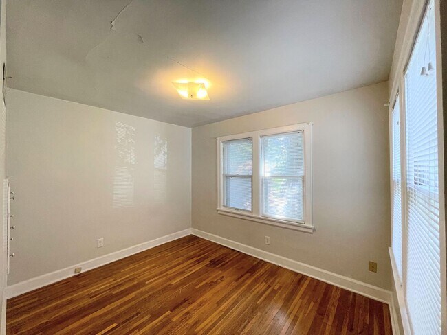 Building Photo - 800 N Poplar St