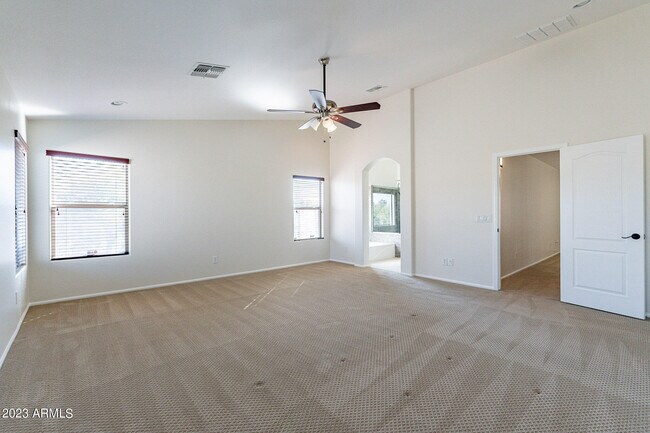 Building Photo - 2943 E Quiet Hollow Ln