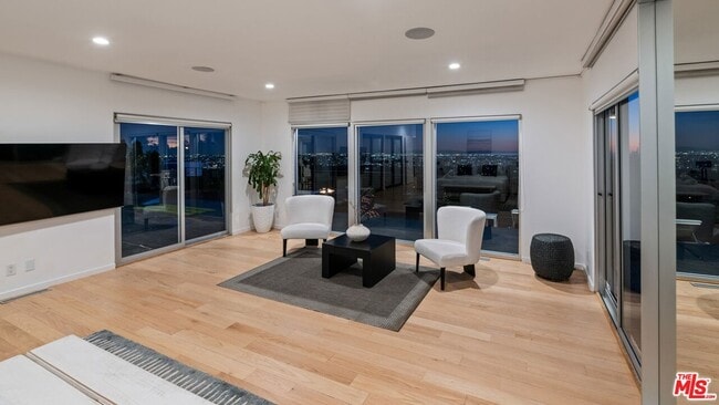 Building Photo - 10134 Angelo View Dr