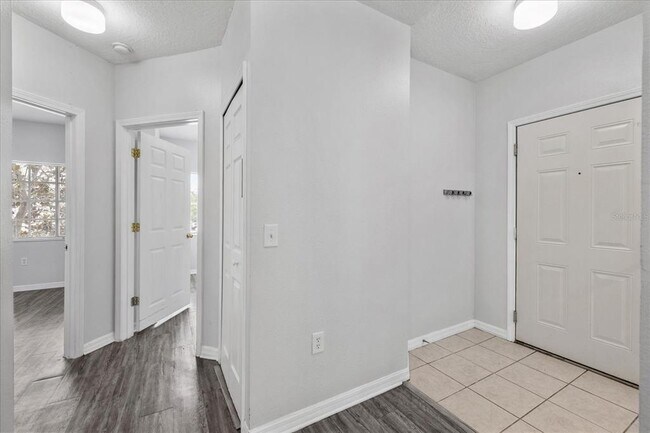 Building Photo - 9621 Lakedale Way