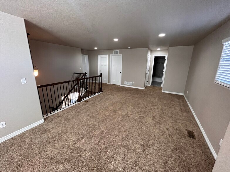 Building Photo - 7118 Dutch Loop