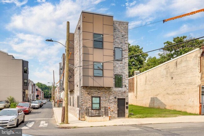 Building Photo - 1225 W Dauphin St