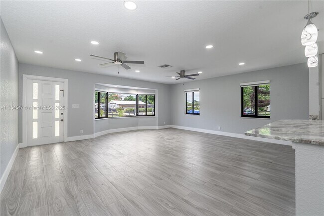 Building Photo - 4660 SW 128th Ave