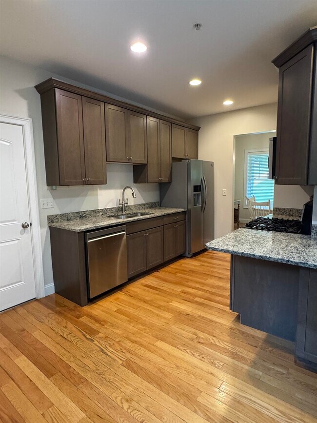 Building Photo - 30 Daylily Ln