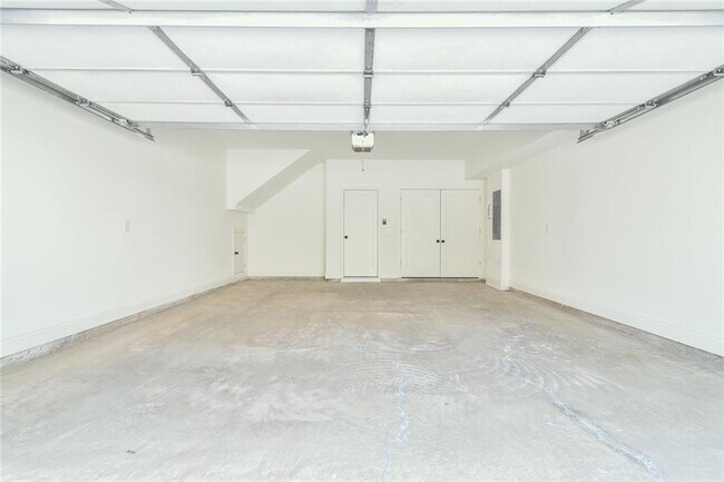 Building Photo - 5665 New Northside Dr
