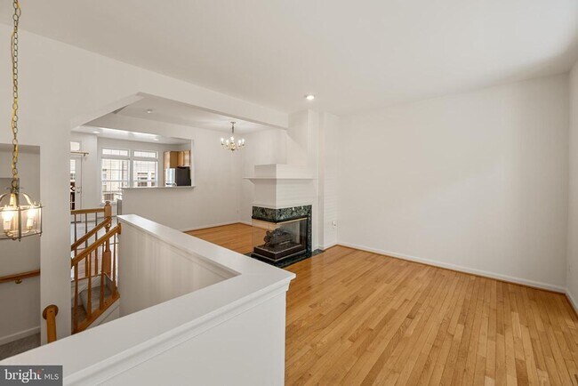 Building Photo - 956 Harrison Cir
