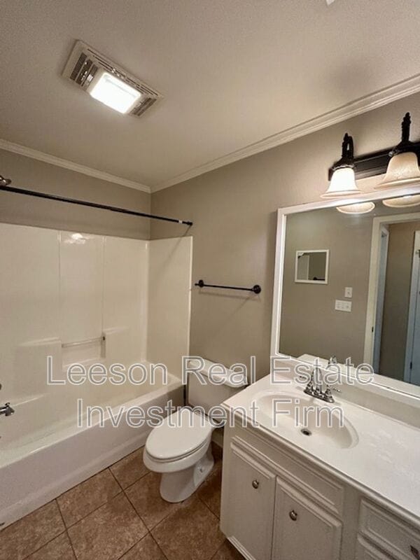 Building Photo - 4933 General Polk Dr