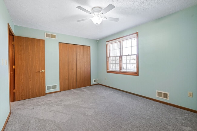 Building Photo - 702 Dehaven Ct