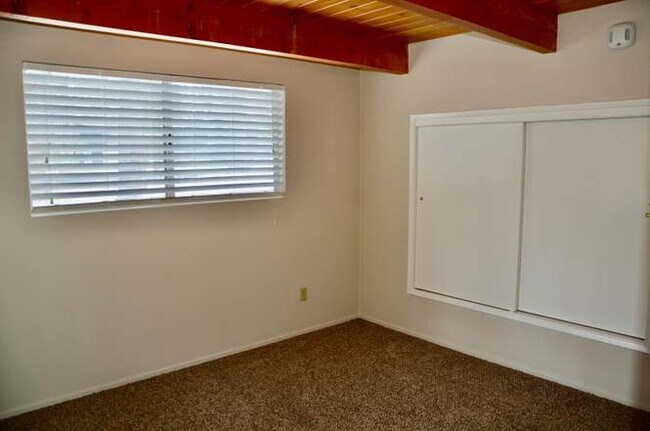 Building Photo - 31587 Circle View Dr