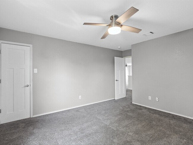 Building Photo - 5304 Los Altos Rd