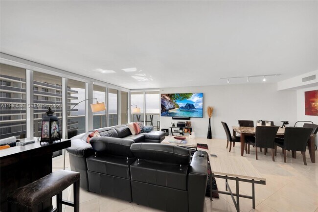 Building Photo - 1850 S Ocean Dr