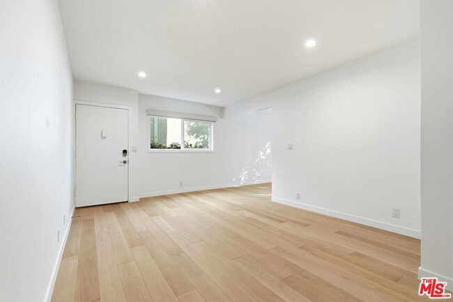 Building Photo - 612 Huntley Dr