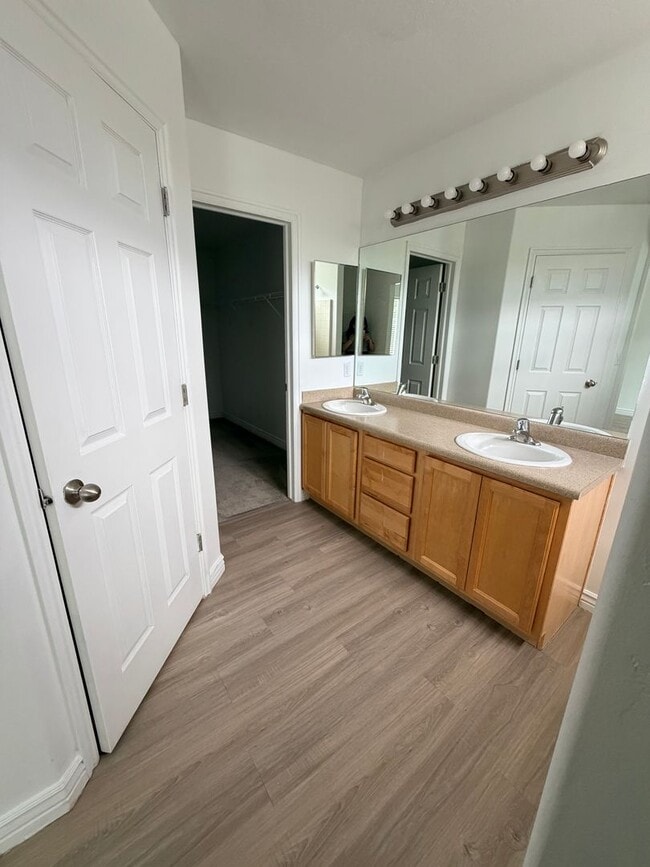 Building Photo - PAY NOTHING UNTIL AUGUST 1ST- 3 Bed, 2.5 Bath Townhome in Pleasant Grove