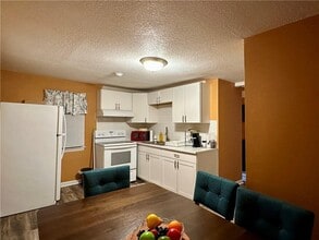 Building Photo - 800 Oakland Beach Ave