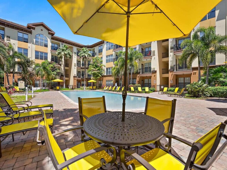 Building Photo - 2021 N Lemans Blvd