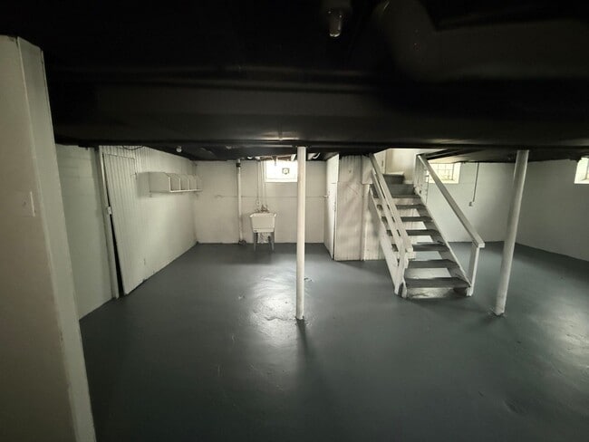 Building Photo - Renovated 3-Bedroom Home – We Welcome Sect...