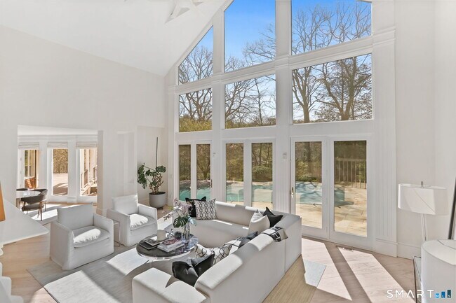 Building Photo - 32 Buttonball Ln