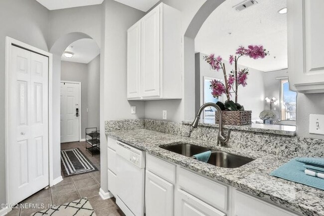 Building Photo - 3 bedroom in Jacksonville FL 32256
