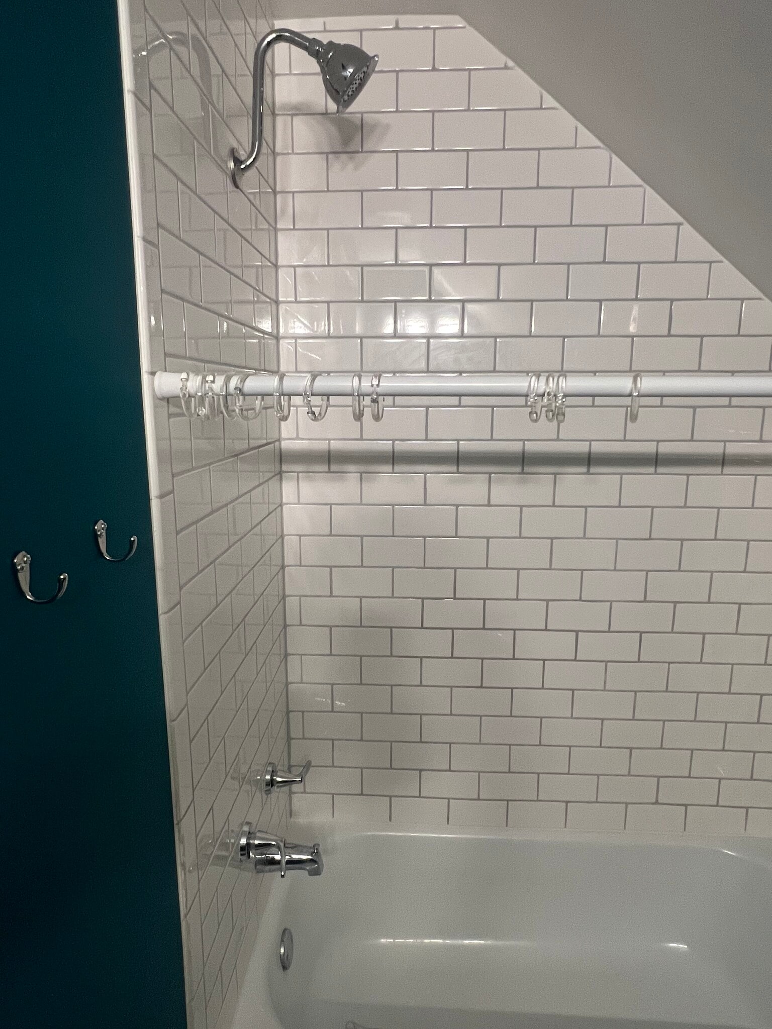 Upstairs bath (2) - 2116 Vine St