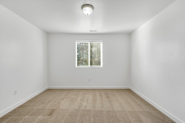 Building Photo - 1158 1740 W