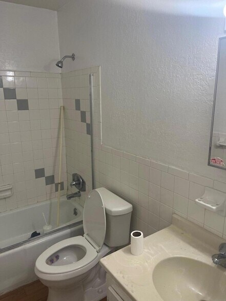 Building Photo - 2170 Knox McRae Dr