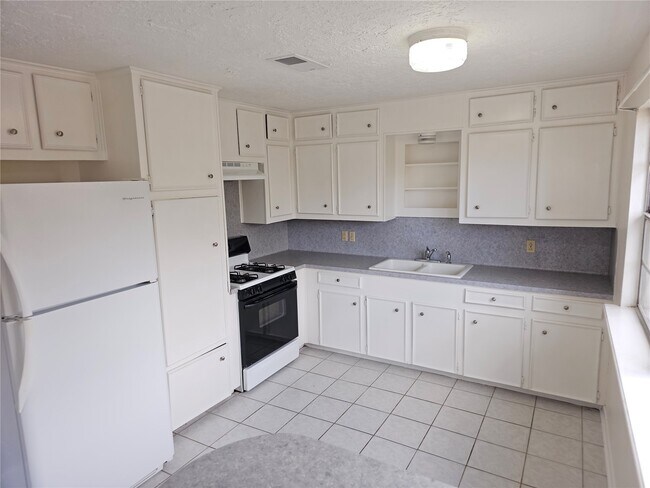 Building Photo - 418 Texas St