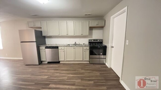 Building Photo - 2 Bedroom 1 Bathroom home in Kansas City!