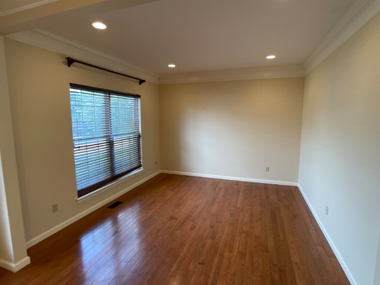 Building Photo - 3802 Scarlet Oak Dr